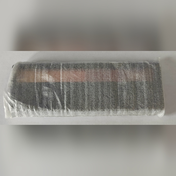 Avon Eight in One Lip Palette - Natural Ribbons - Picture 3 of 6